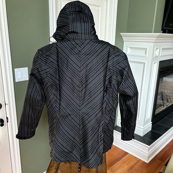 Women’s large Columbia titanium, two-piece with detachable hood and snow belt. - Picture 3 of 15